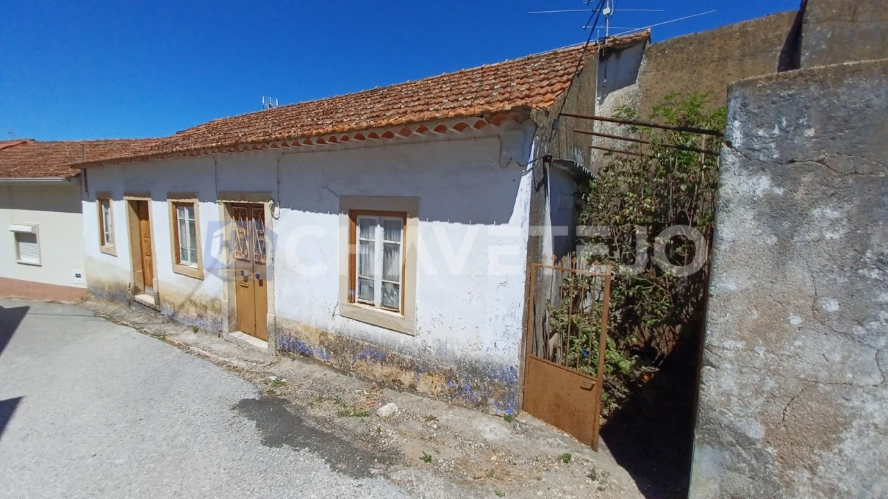 Moradia T3 para Venda em Casais e Alviobeira Foto 2