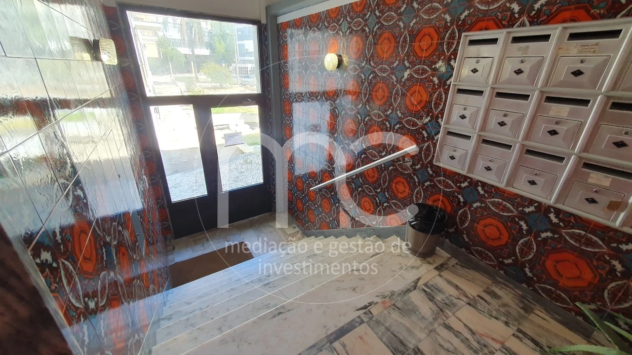 Apartamento T2 para Venda em Caparica e Trafaria Foto 3