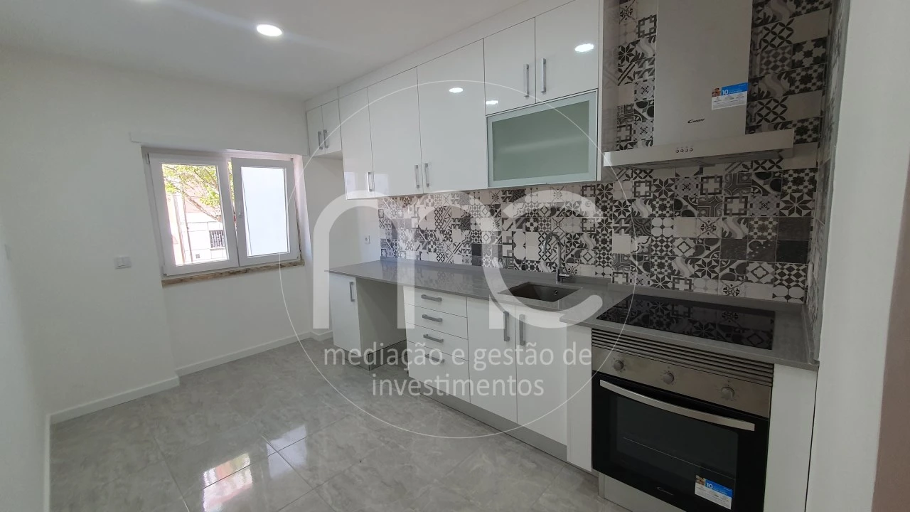 Apartamento T2 para Venda em Caparica e Trafaria Foto 5