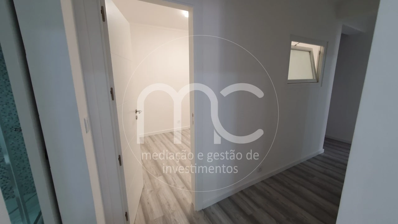 Apartamento T2 para Venda em Caparica e Trafaria Foto 9