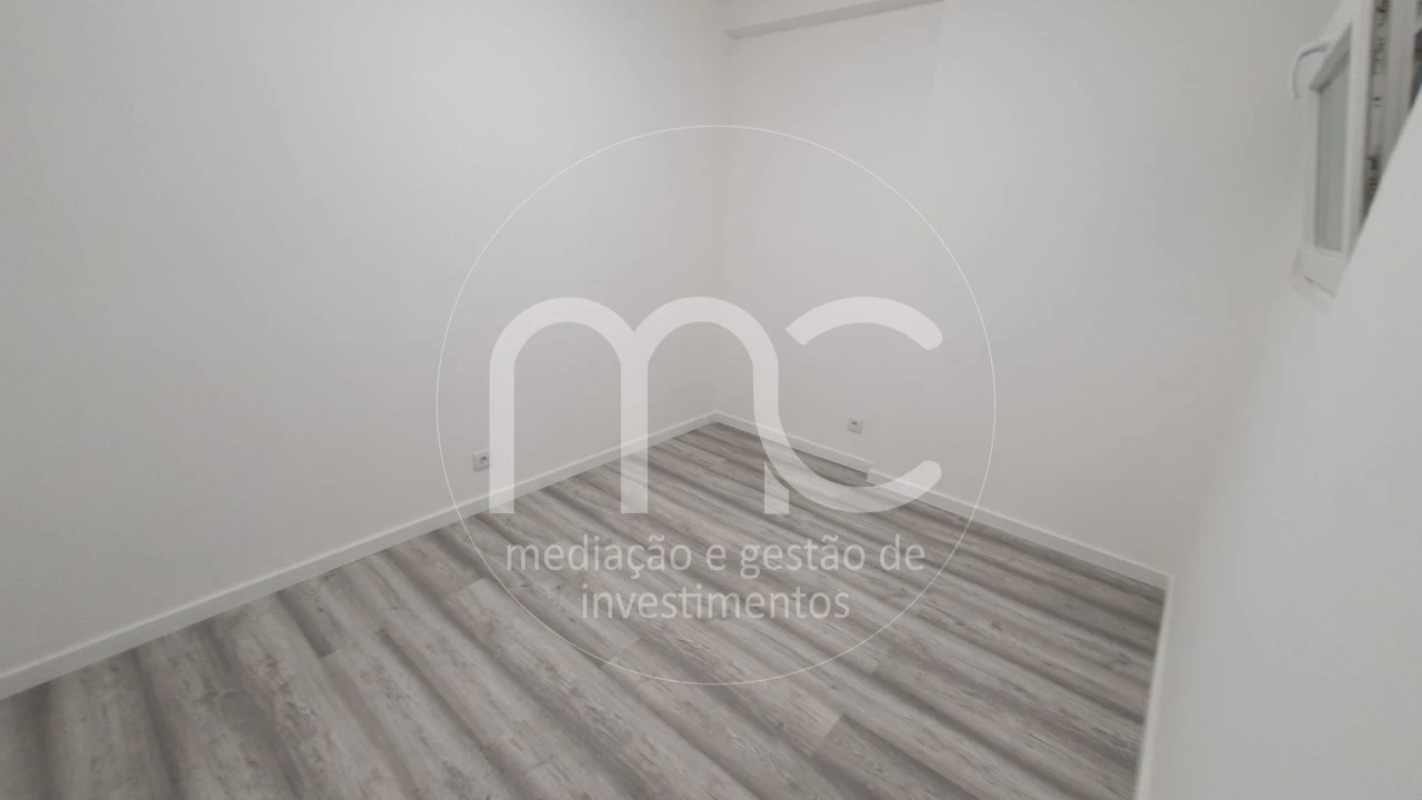Apartamento T2 para Venda em Caparica e Trafaria Foto 16