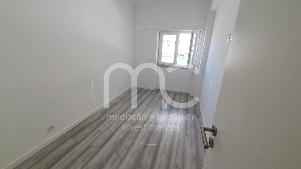 Apartamento T2 para Venda em Caparica e Trafaria Foto 21