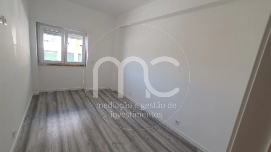 Apartamento T2 para Venda em Caparica e Trafaria Foto 17
