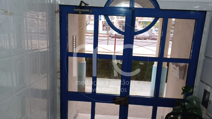 Apartamento T2 para Venda em Algueirão-Mem Martins Foto 27