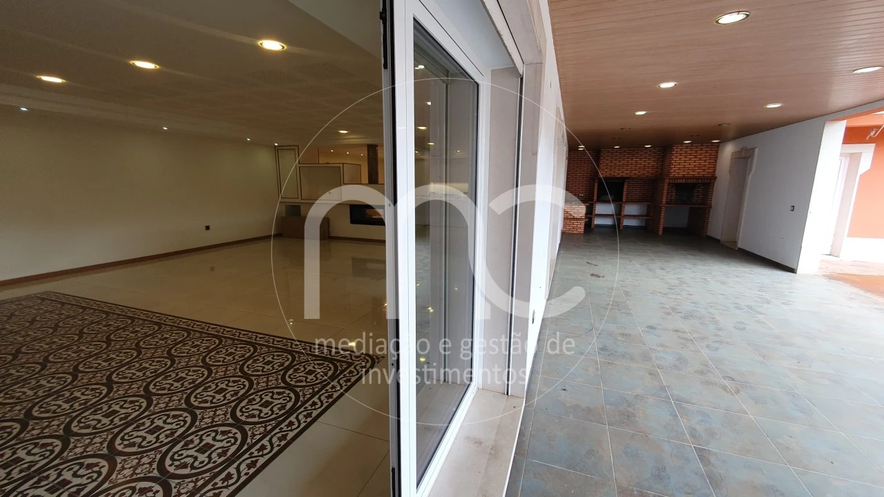 Moradia T7 para Venda em Bidoeira de Cima Foto 8