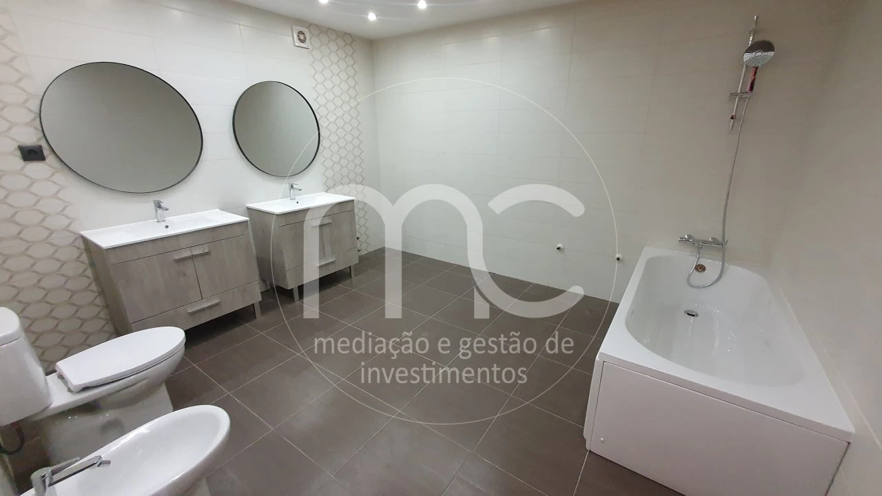 Moradia T7 para Venda em Bidoeira de Cima Foto 18