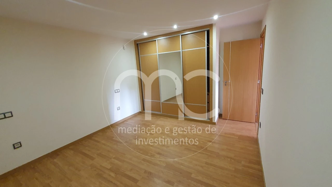 Moradia T7 para Venda em Bidoeira de Cima Foto 21