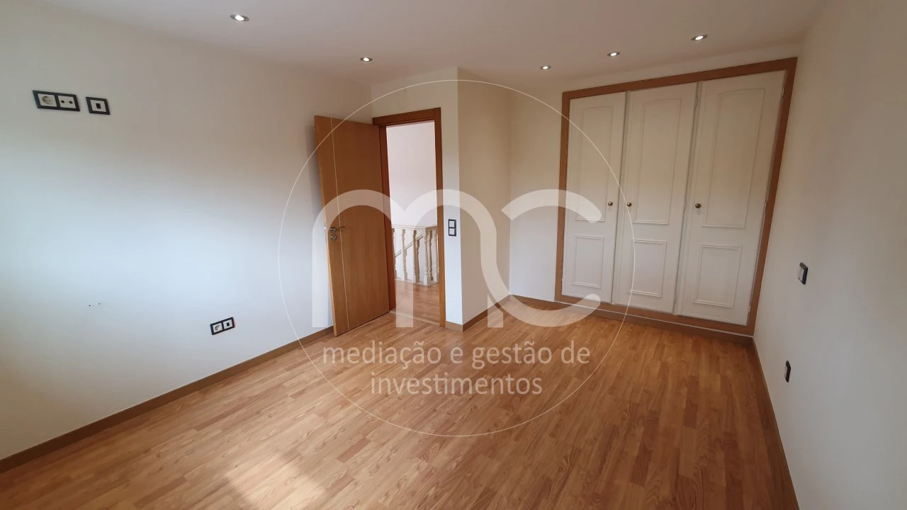 Moradia T7 para Venda em Bidoeira de Cima Foto 53