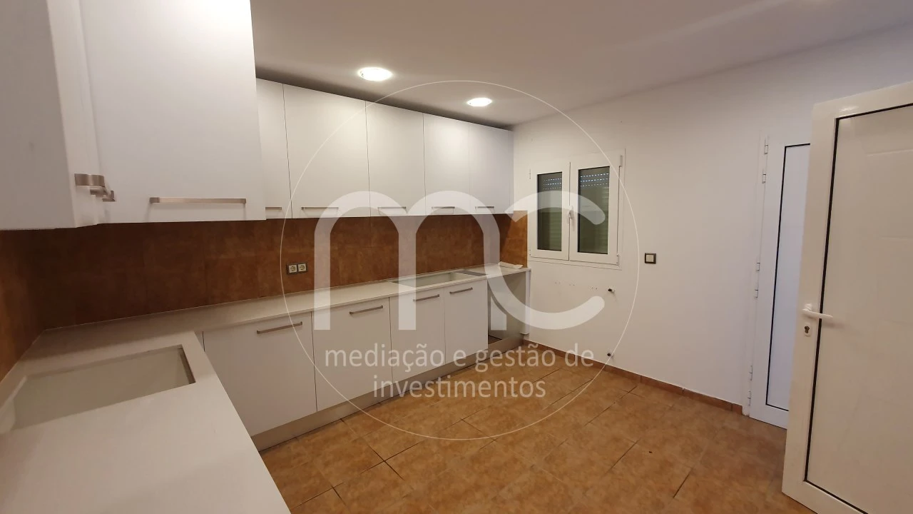 Moradia T7 para Venda em Bidoeira de Cima Foto 73