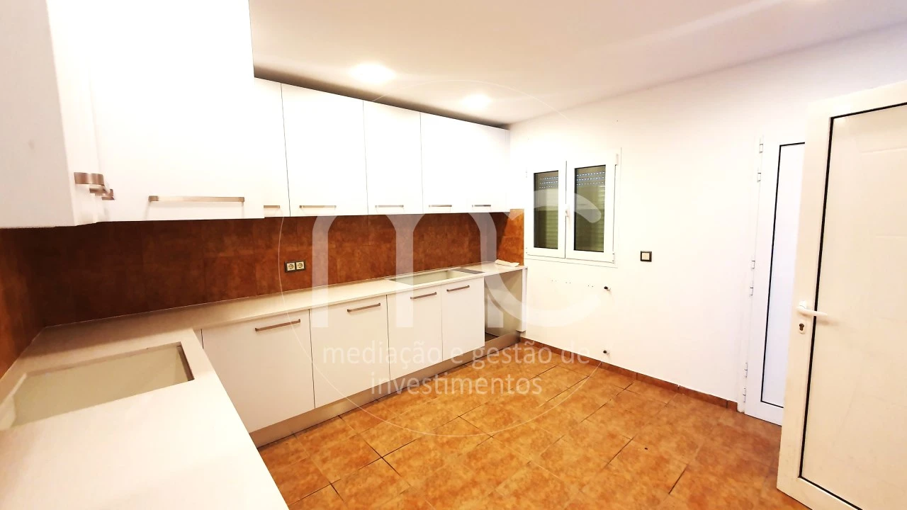 Moradia T7 para Venda em Bidoeira de Cima Foto 71