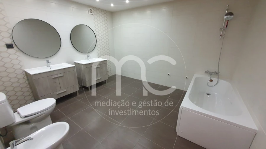 Moradia T7 para Venda em Bidoeira de Cima Foto 18