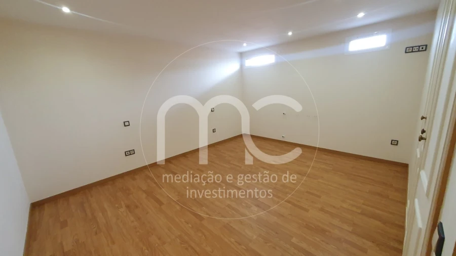 Moradia T7 para Venda em Bidoeira de Cima Foto 46