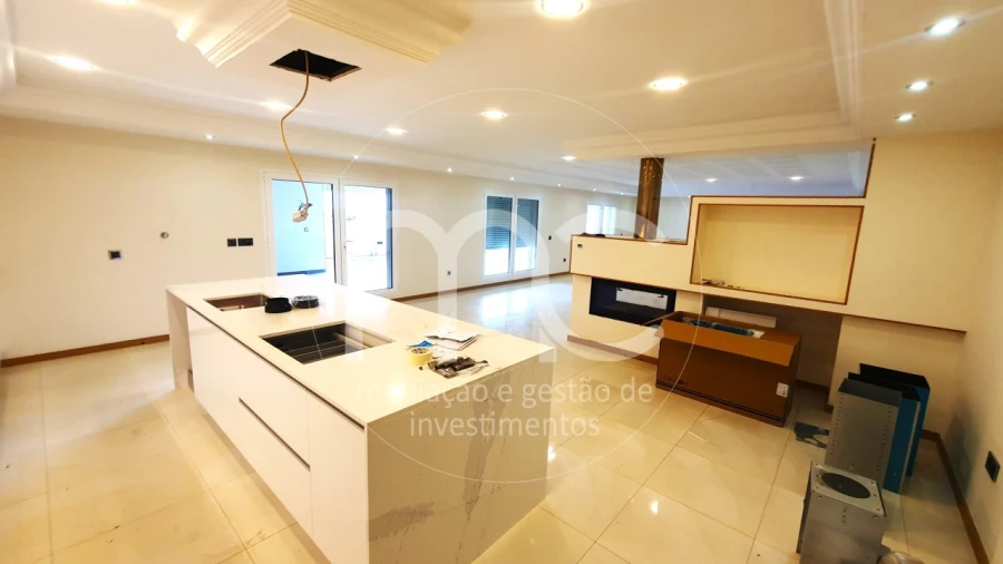 Moradia T7 para Venda em Bidoeira de Cima Foto 6