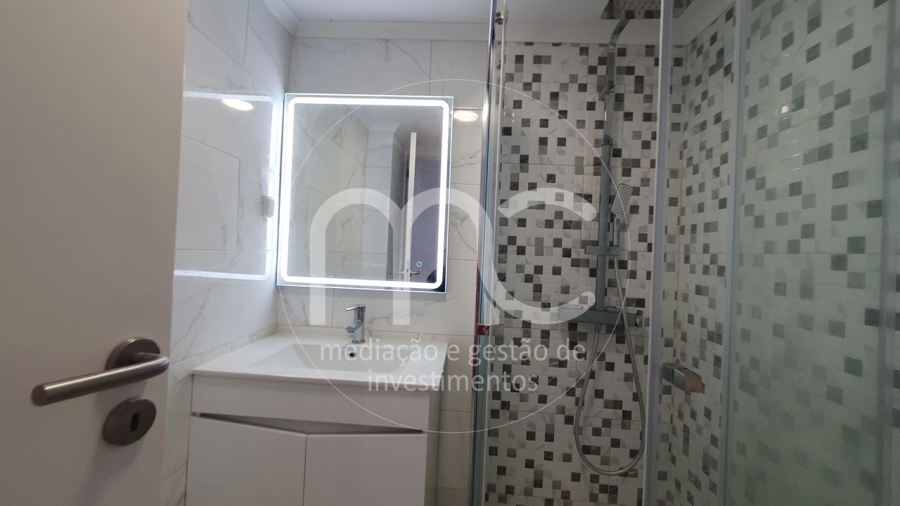 Moradia T9 para Venda em Ajuda Foto 26