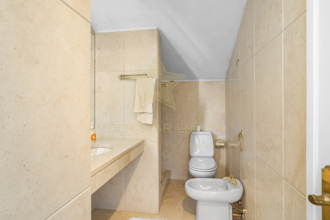 Moradia T6 para Venda em Arcozelo Foto 17