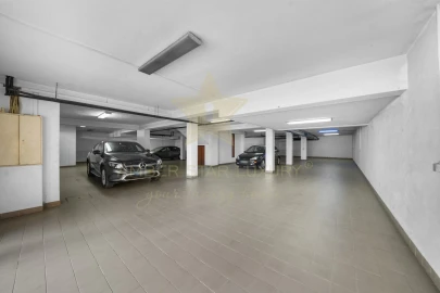 Moradia T6 para Venda em Arcozelo