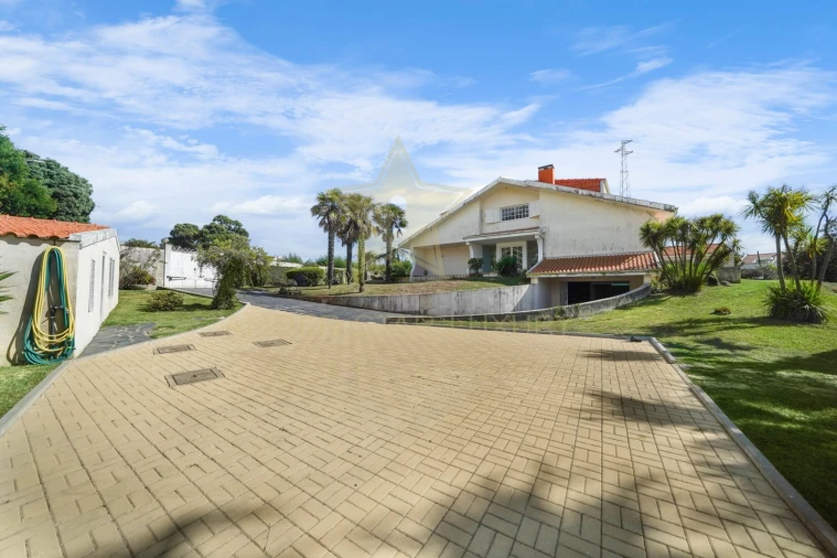 Moradia T6 para Venda em Arcozelo Foto 29