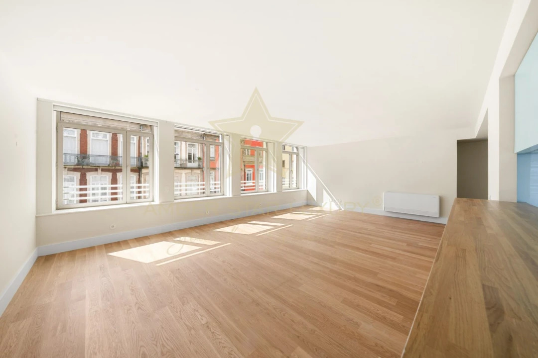 Apartamento T3 para Venda em Cedofeita, Santo Ildefonso, Sé, Miragaia, São Nicolau e Vitória Foto 1