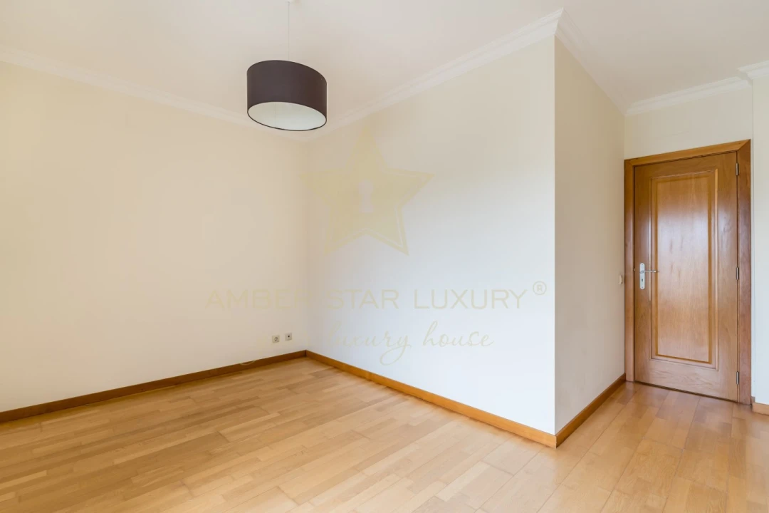 Apartamento T3 para Venda em Quarteira Foto 8