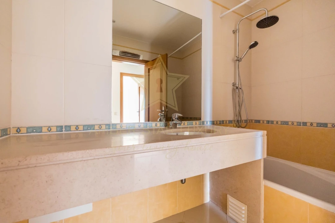 Apartamento T3 para Venda em Quarteira Foto 17