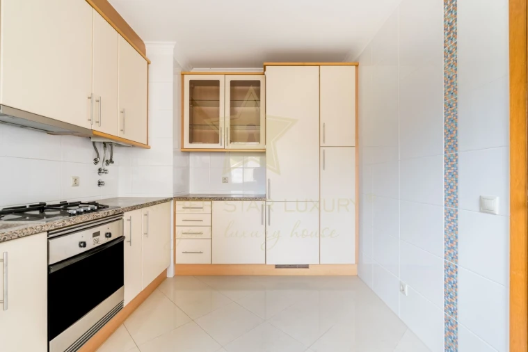 Apartamento T3 para Venda em Quarteira Foto 5
