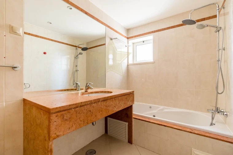 Apartamento T3 para Venda em Quarteira Foto 12