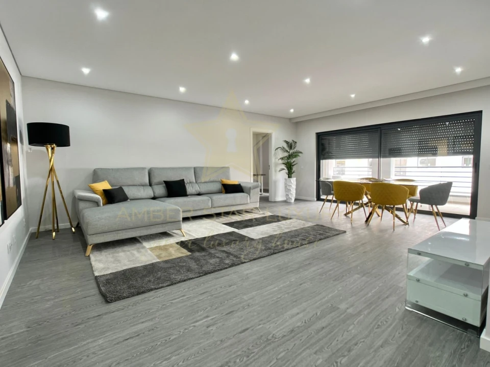 Apartamento T3 para Venda em Quelfes Foto 5