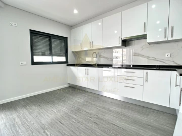 Apartamento T3 para Venda em Quelfes