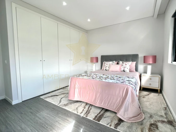Apartamento T3 para Venda em Quelfes Foto 15