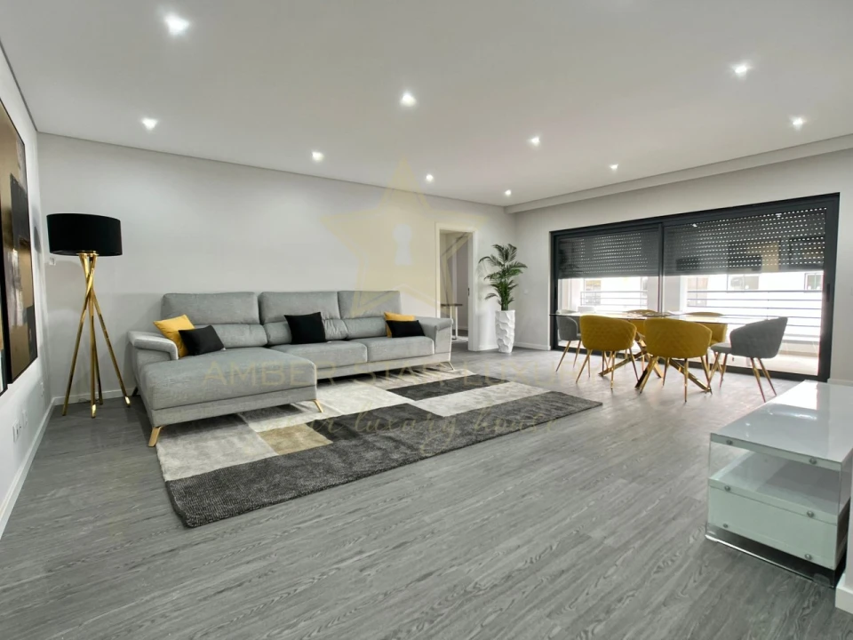 Apartamento T3 para Venda em Quelfes Foto 3