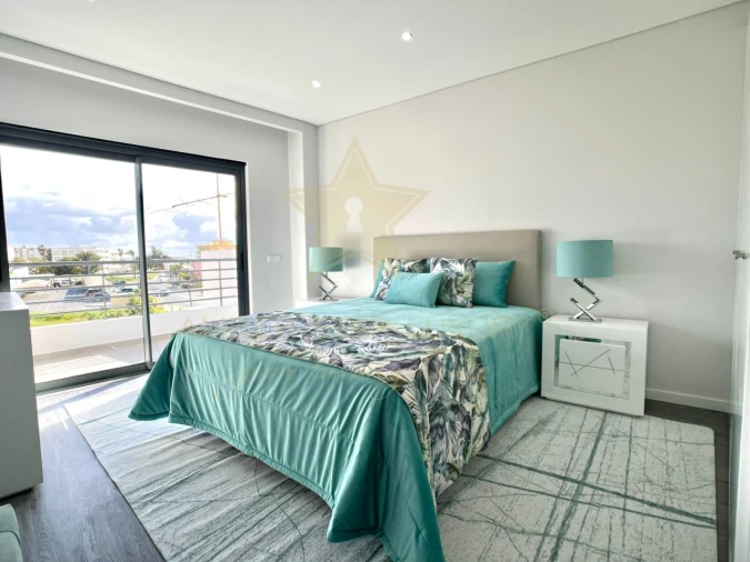 Apartamento T3 para Venda em Quelfes Foto 11