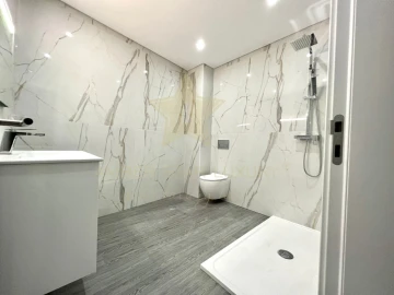 Apartamento T3 para Venda em Quelfes