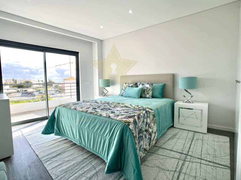 Apartamento T3 para Venda em Quelfes Foto 13