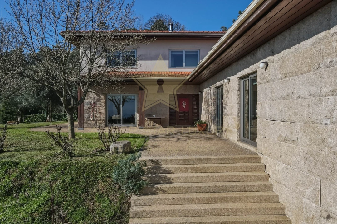 Moradia T7 para Venda em Telões Foto 6