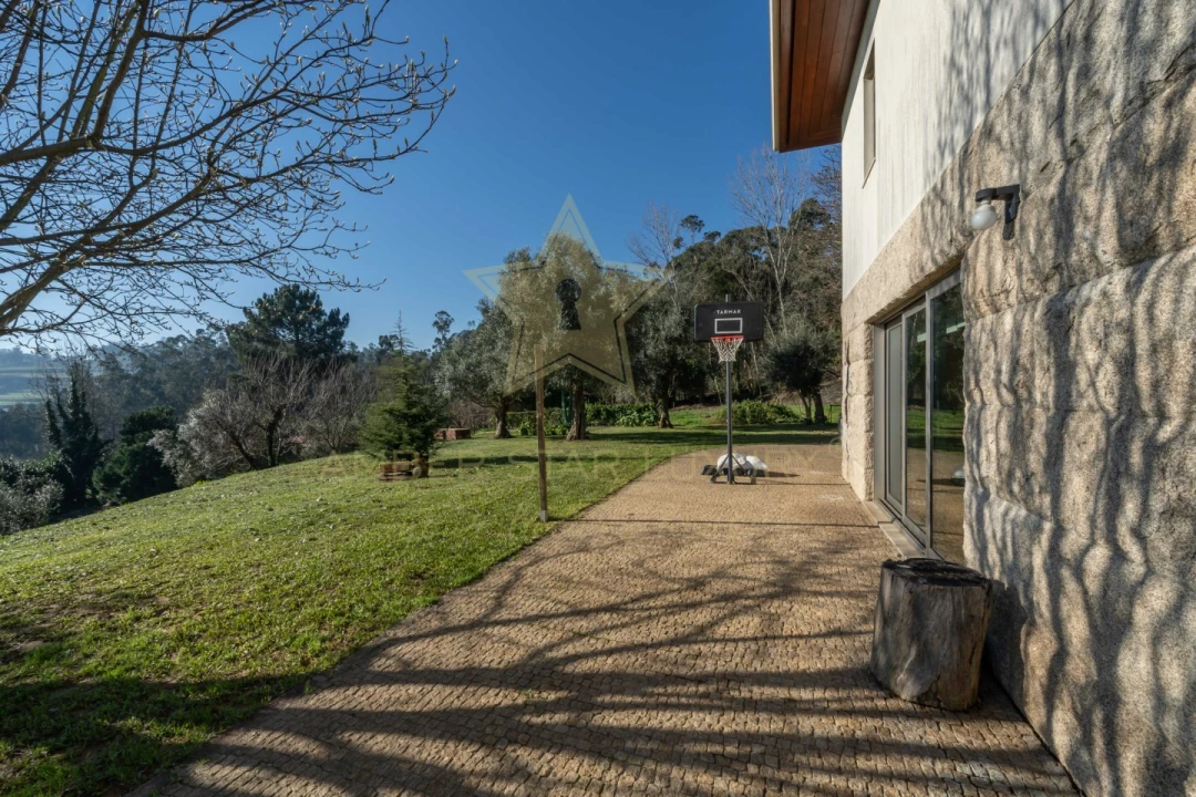 Moradia T7 para Venda em Telões Foto 10