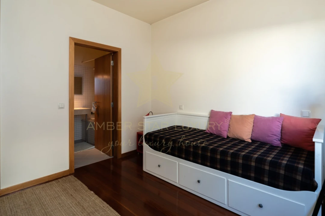 Moradia T7 para Venda em Telões Foto 25