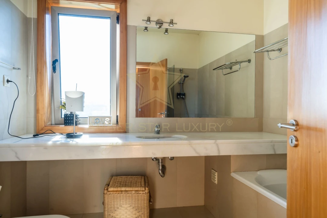 Moradia T7 para Venda em Telões Foto 47