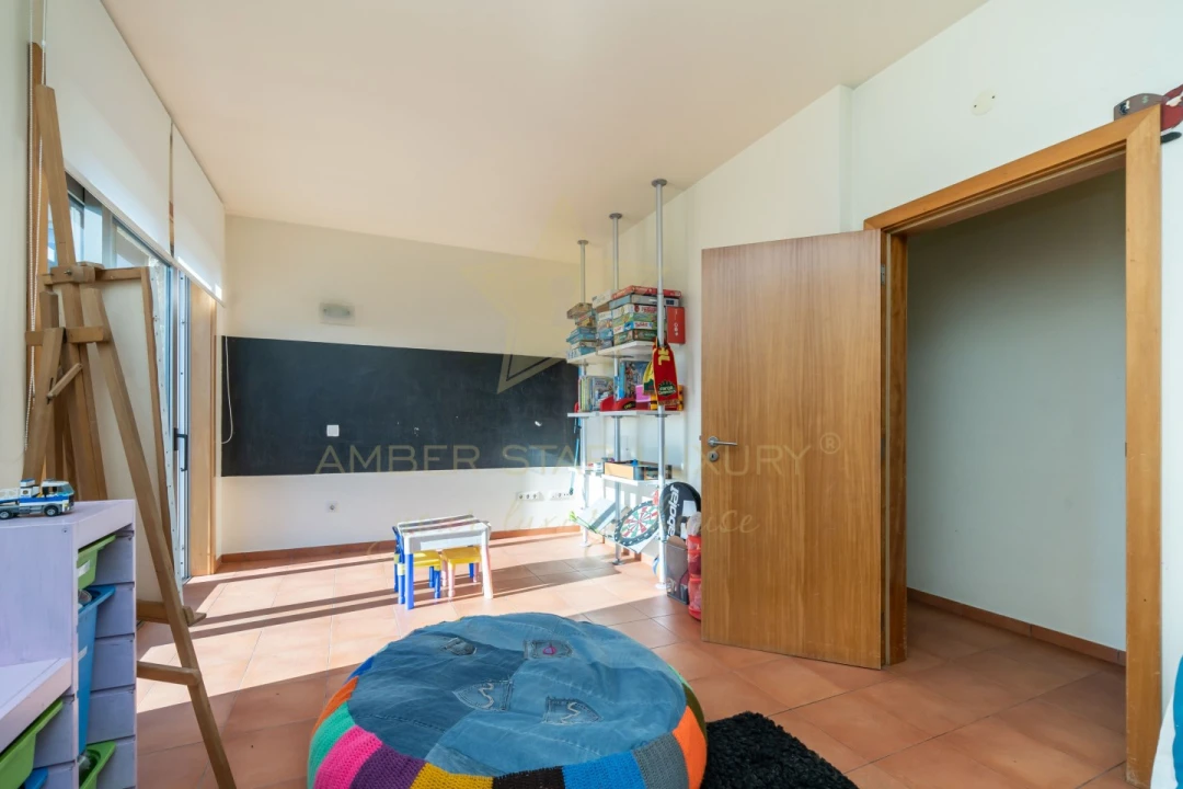 Moradia T7 para Venda em Telões Foto 48