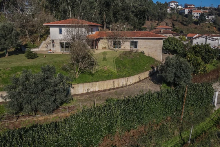 Moradia T7 para Venda em Telões Foto 2