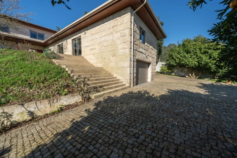 Moradia T7 para Venda em Telões Foto 7