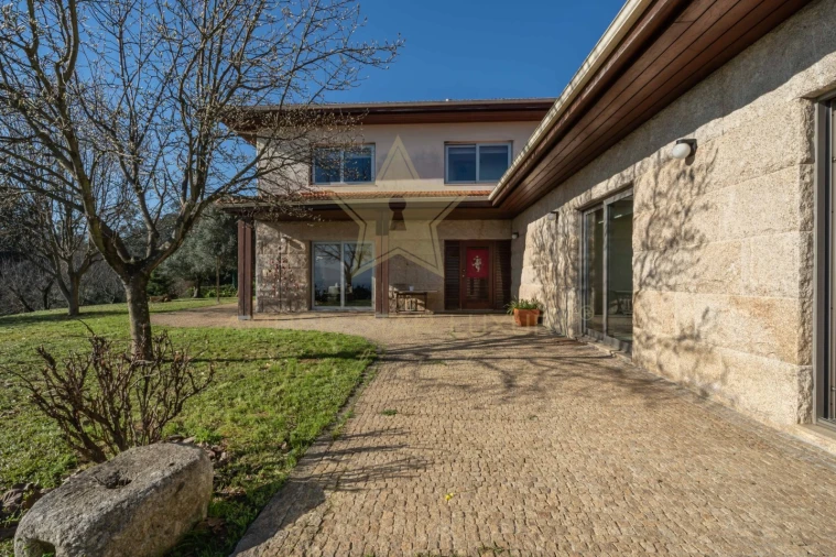 Moradia T7 para Venda em Telões Foto 9