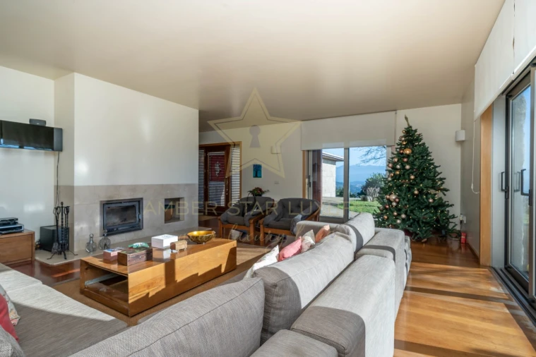 Moradia T7 para Venda em Telões Foto 18