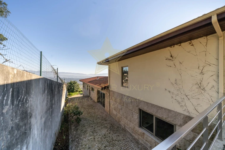 Moradia T7 para Venda em Telões Foto 35