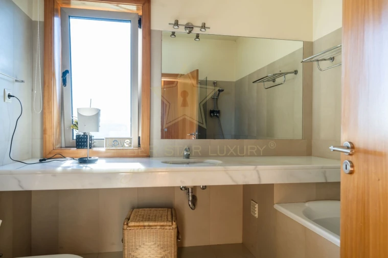 Moradia T7 para Venda em Telões Foto 47