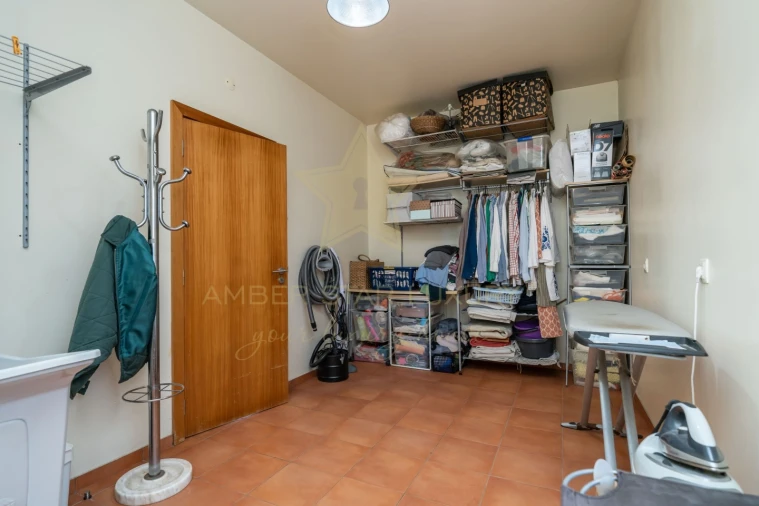 Moradia T7 para Venda em Telões Foto 53