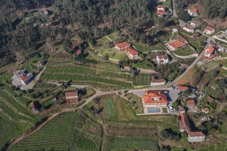 Moradia T7 para Venda em Telões Foto 65