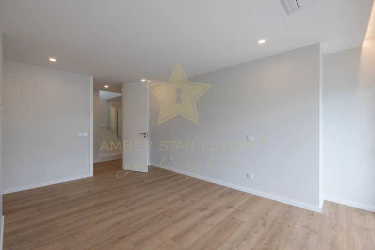 Apartamento T4 para Venda em Alcochete Foto 33