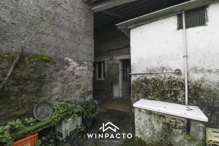 Moradia T2 para Venda em Lapa do Lobo Foto 16