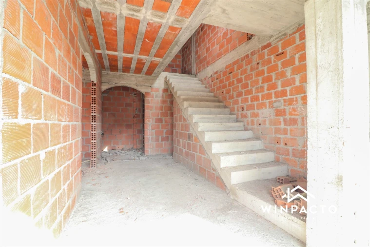 Moradia T4 para Venda em Espinho Foto 4