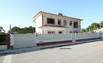 Moradia T11 para Venda em Corroios